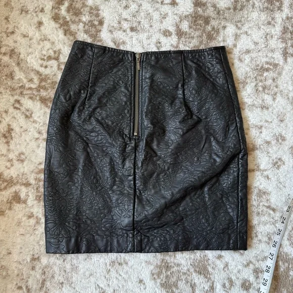 Dynamite Black Skirt XS A-Line Embellished Faux leather Mini - Picture 2 of 6